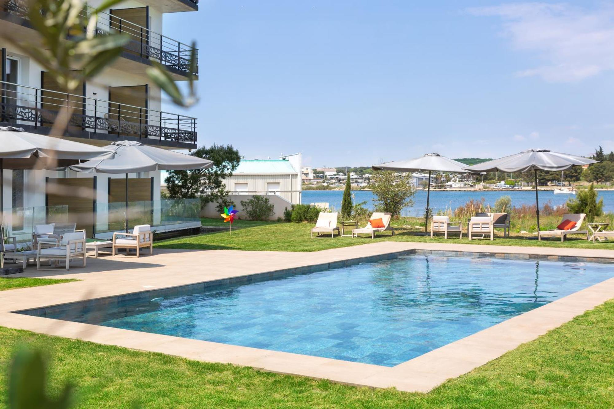 Golden Tulip Hotel & Rooftop Martigues Provence Exteriör bild
